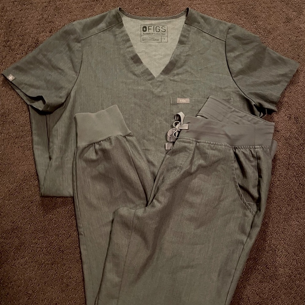 FIGS Graphite Scrub Set  (Small)